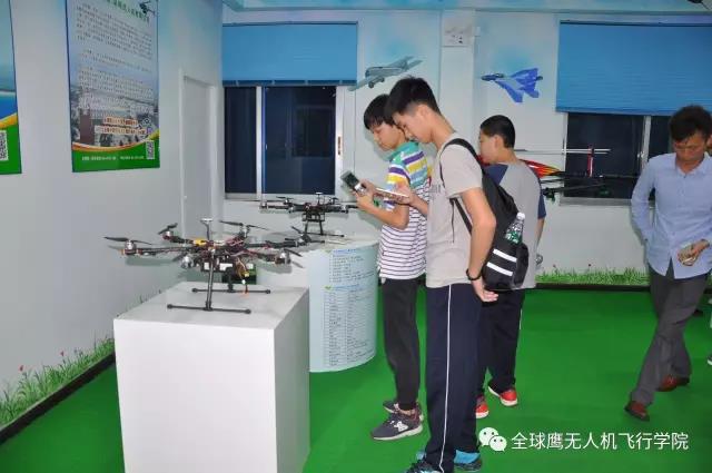 惠州市求实职业技术学校学生一行来全球鹰无人机飞行学院学习